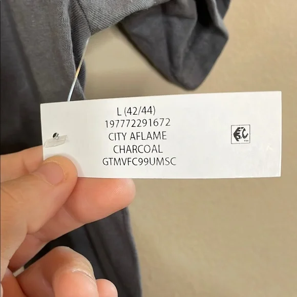 Venom Marvel, Men's & Big Men's Graphic Crew Neck T-Shirt, City Aflame, Sizes L - Picture 4 of 8